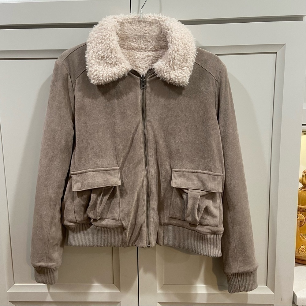 Cupcakes and Cashmere Reversible Tan/Sherpa Jacket Meduim